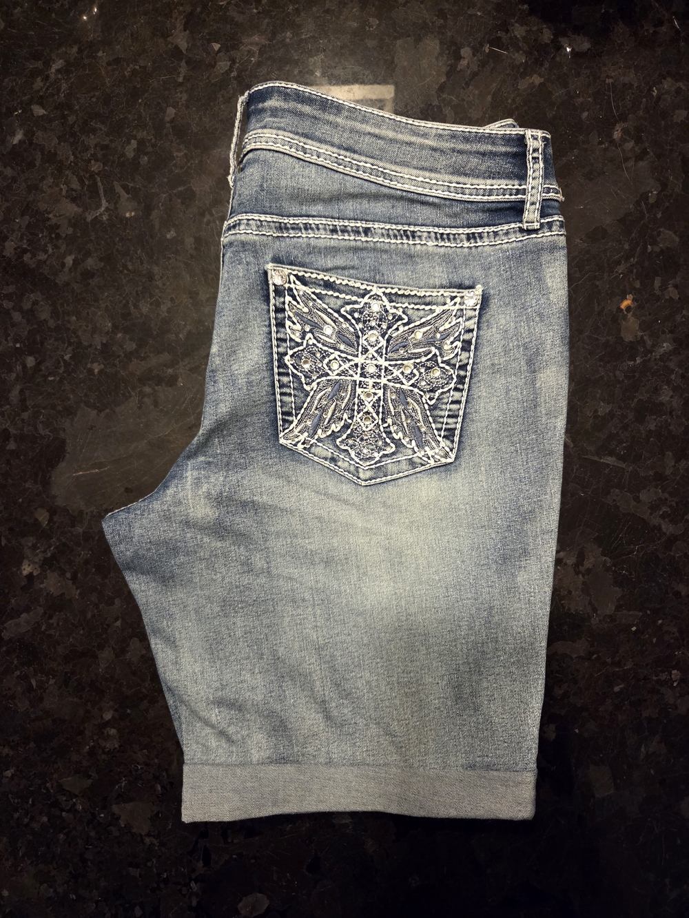 NWOT, Apt. 9 Light Blue Embroidered Pocket Women’s Denim Bermuda Shorts Size 16